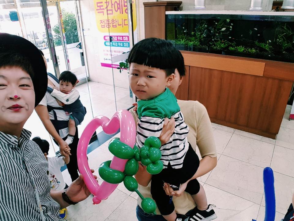 CJ헬스케어 소아과 삐에로 행사이벤트3.jpg